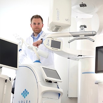 Dentist using SOLEA laser system